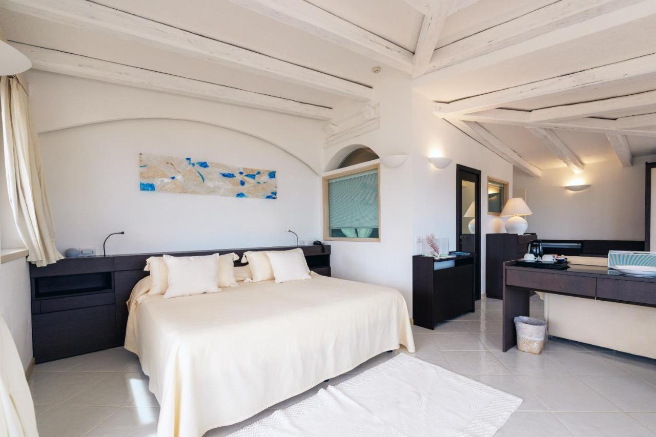 Hotel Punta Est Baja Sardinia Luaran gambar