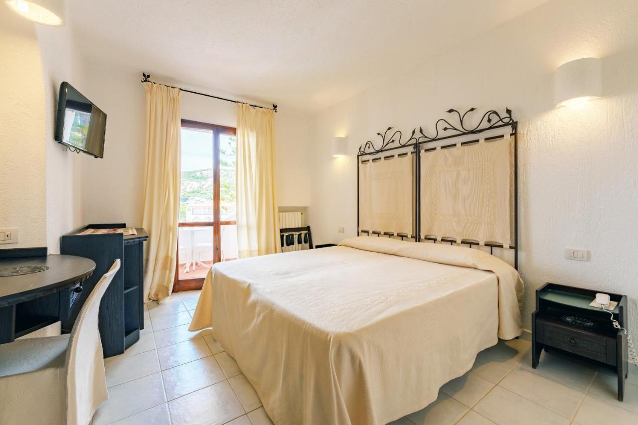 Hotel Punta Est Baja Sardinia Luaran gambar