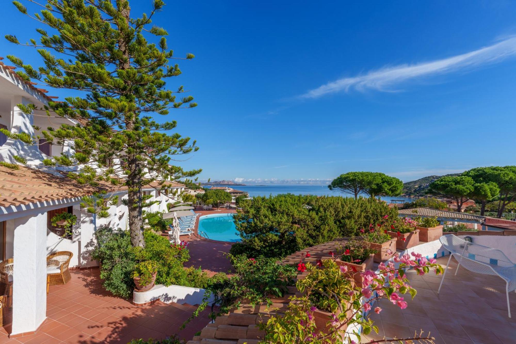 Hotel Punta Est Baja Sardinia Luaran gambar