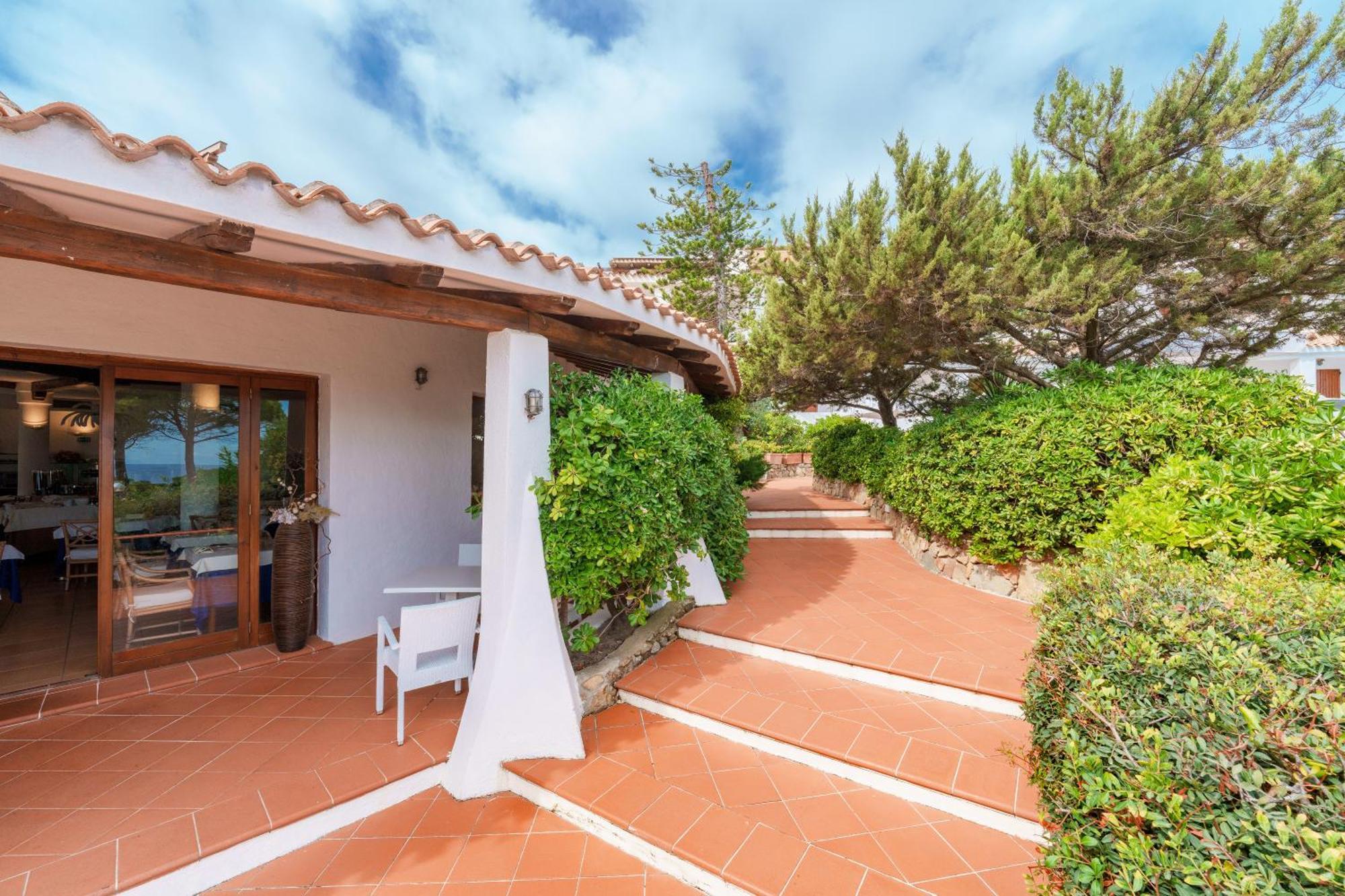 Hotel Punta Est Baja Sardinia Luaran gambar
