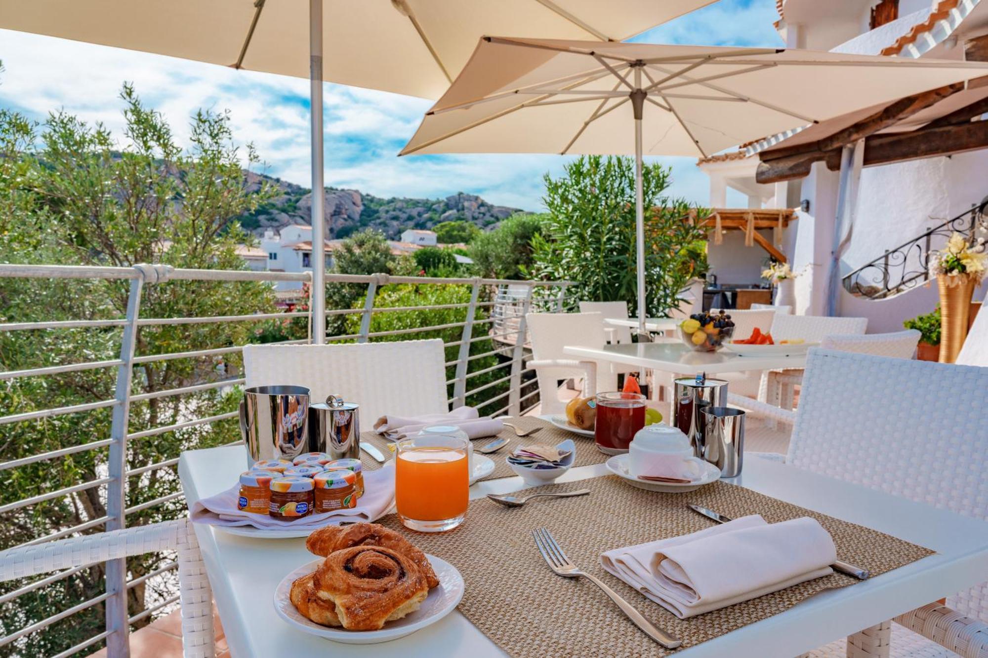Hotel Punta Est Baja Sardinia Luaran gambar