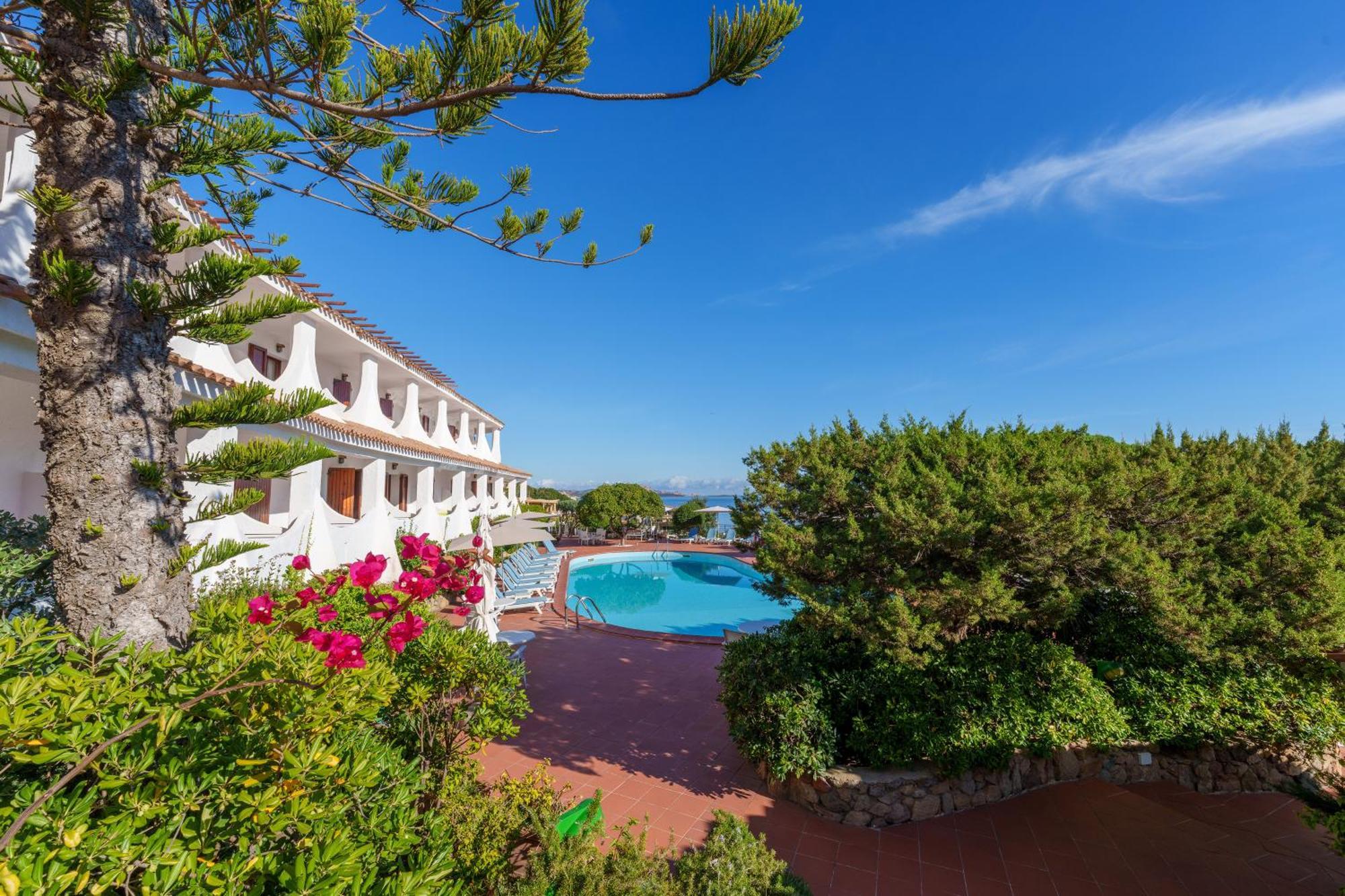 Hotel Punta Est Baja Sardinia Luaran gambar