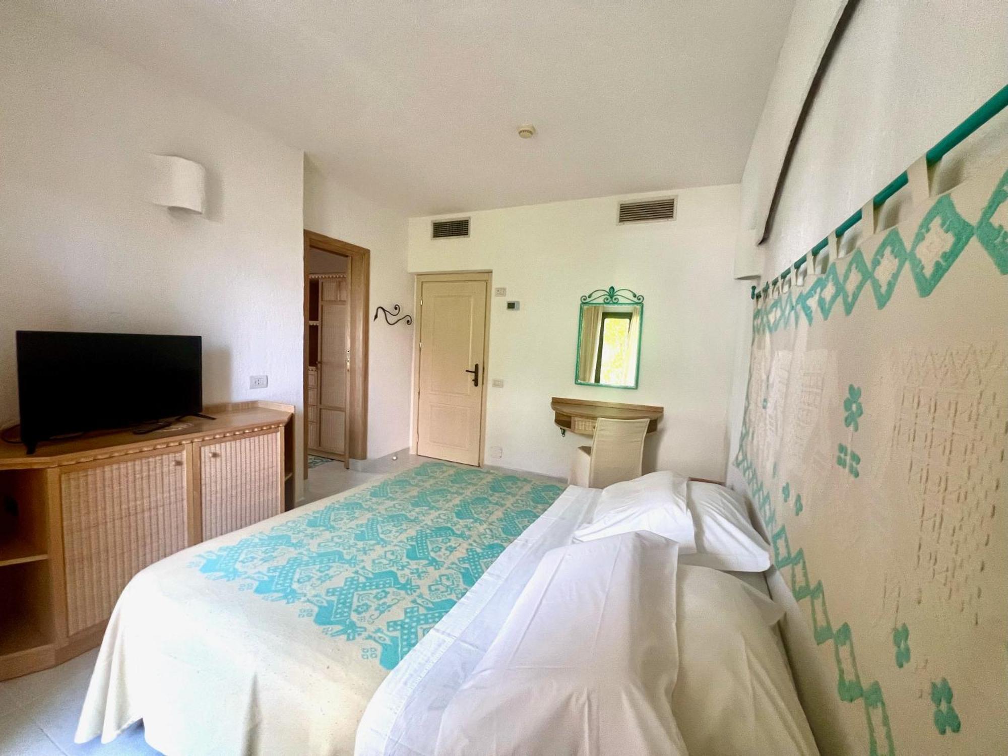 Hotel Punta Est Baja Sardinia Luaran gambar
