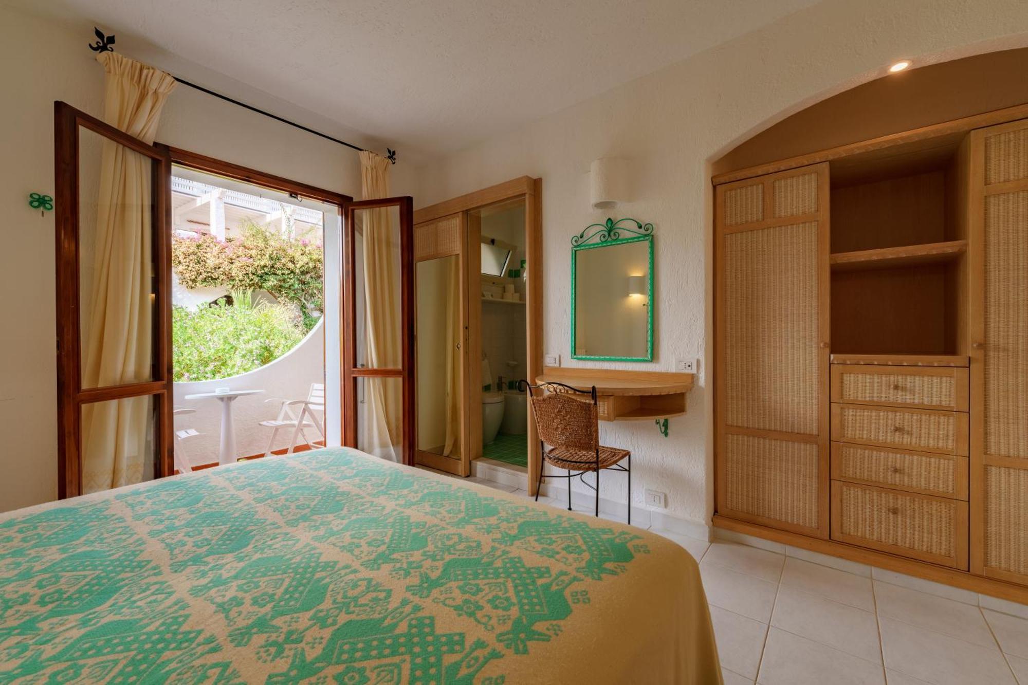 Hotel Punta Est Baja Sardinia Luaran gambar